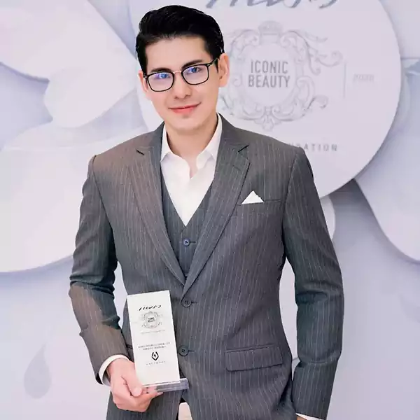 หมอธีร์-รับรางวัล (3)